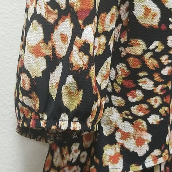 Size L VGUC I.N. Studio top - Picture 3 of 4